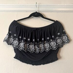 'American Eagle' Sleeveless Embroidered Crop Top